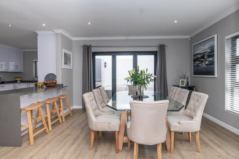 5 Bedroom Property for Sale in Constantia Western Cape